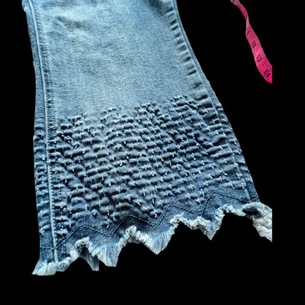 BACCINI Cropped Ankle Jeans with Ruffled Distressed Hem. Size 12 Inseam 25” - Picture 11 of 14